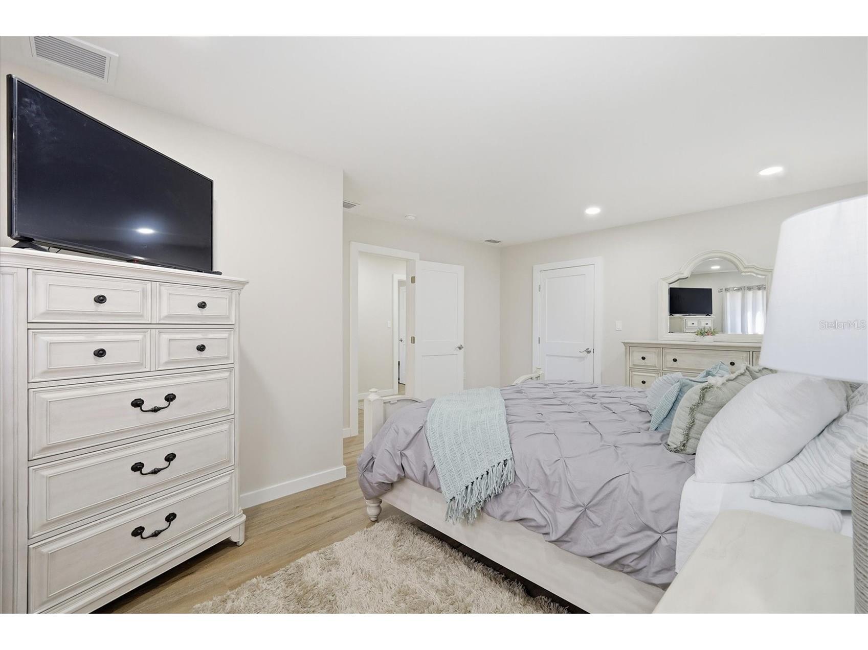 5247 Carmilfra Drive Sarasota FL 34231 A4681052 image17