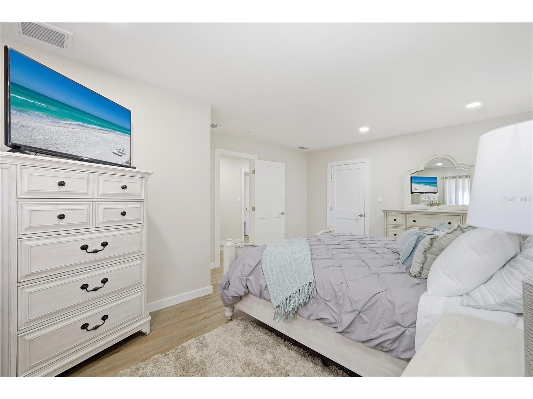 5247 Carmilfra Drive Sarasota FL 34231 A4681052 image18