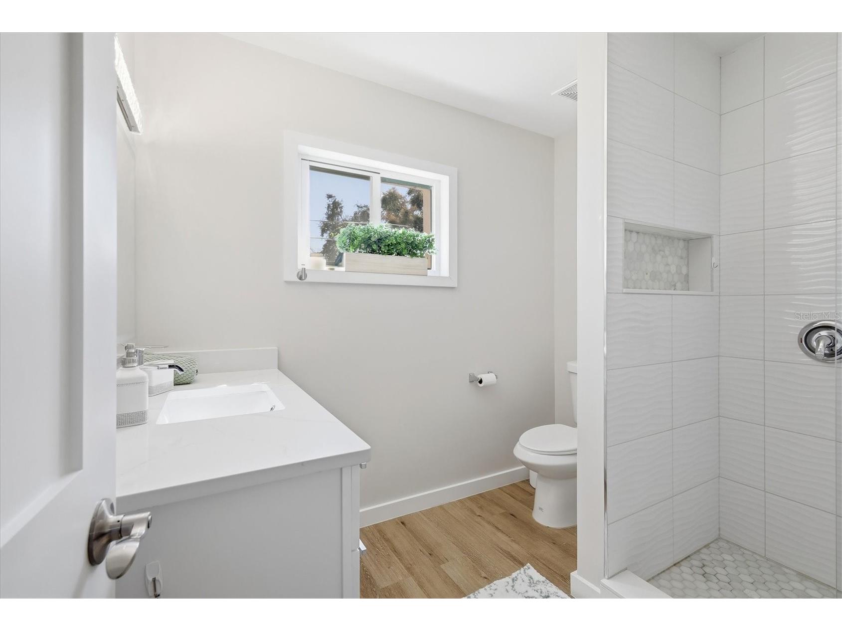 5247 Carmilfra Drive Sarasota FL 34231 A4681052 image20