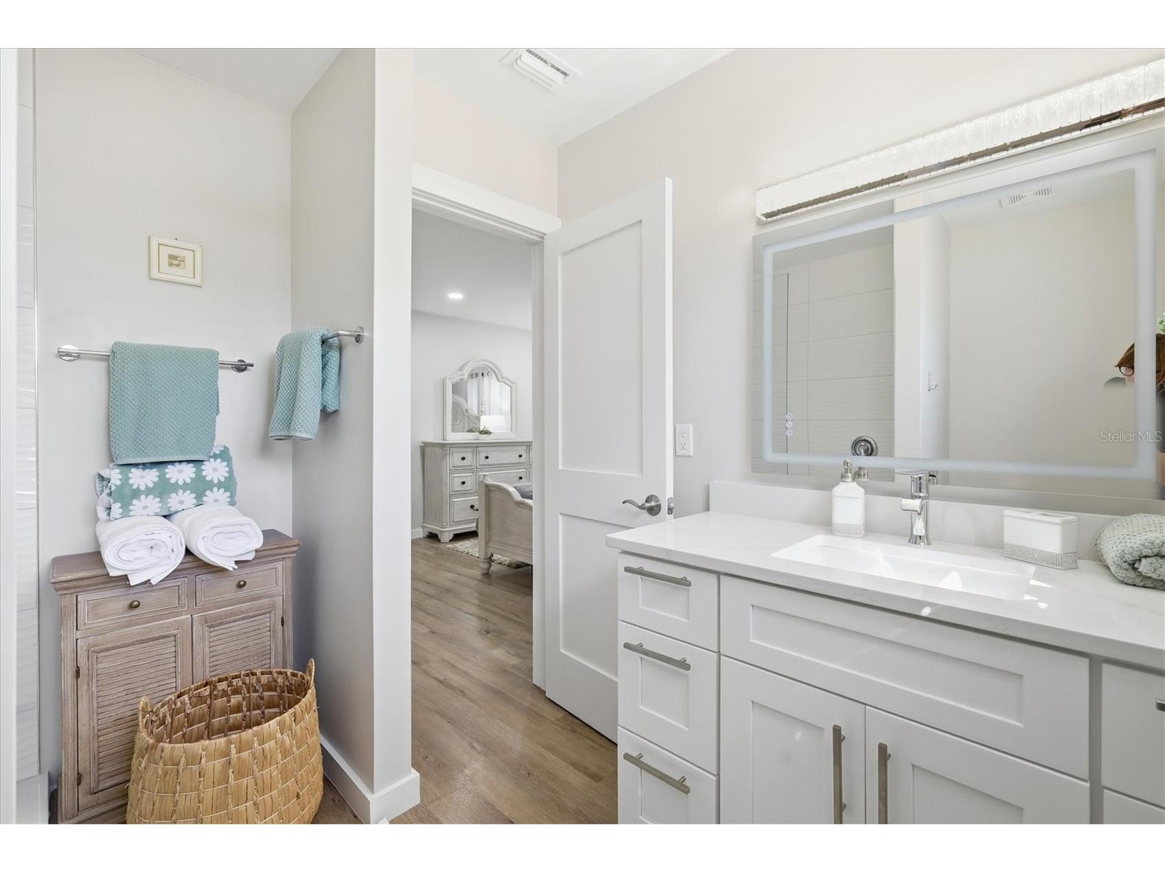 5247 Carmilfra Drive Sarasota FL 34231 A4681052 image21