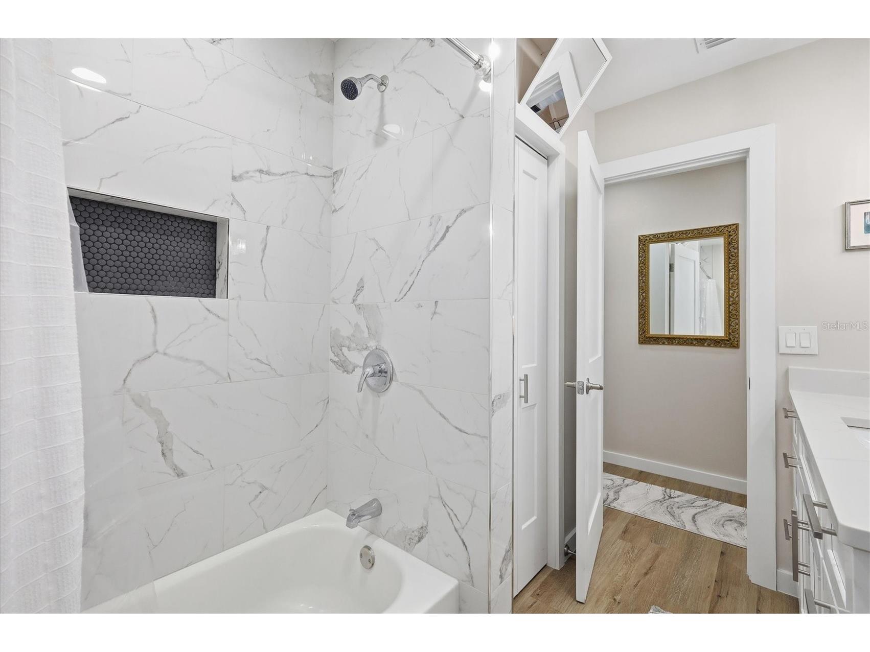 5247 Carmilfra Drive Sarasota FL 34231 A4681052 image26