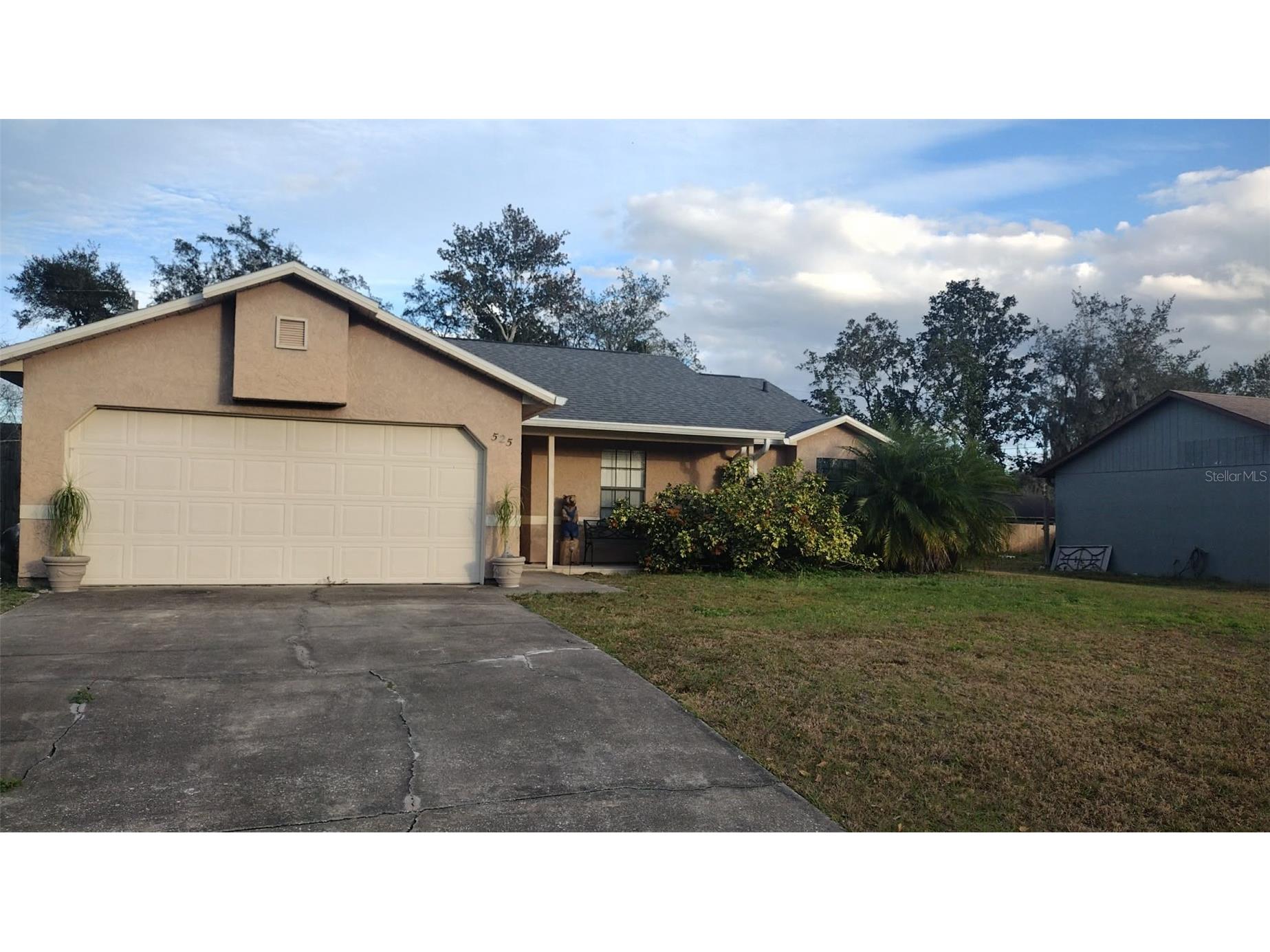 525 Battersea Avenue Deltona FL 32738 V4946821 image1