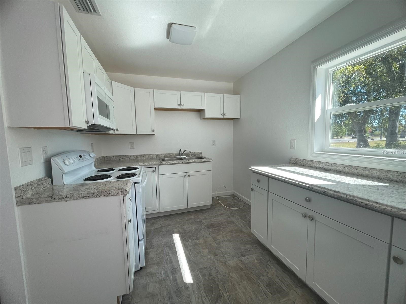 525 E Helen Avenue Punta Gorda FL 33950 A4698118 image18