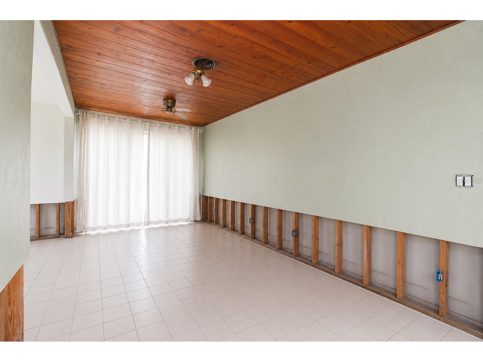 525 Hampton Avenue NE Saint Petersburg FL 33703 TB8525645 image15