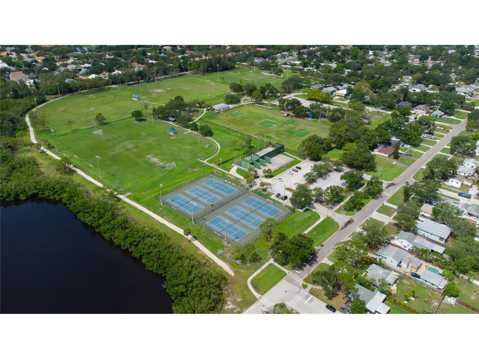525 Hampton Avenue NE Saint Petersburg FL 33703 TB8525645 image29