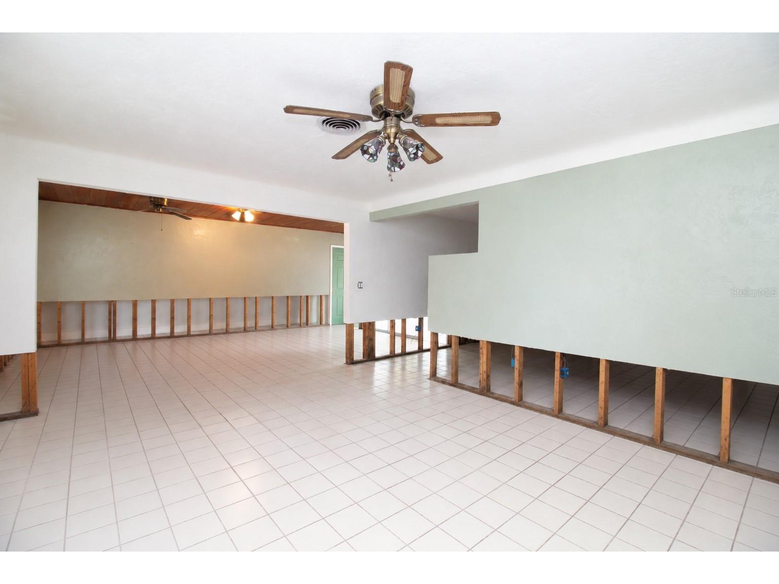 525 Hampton Avenue NE Saint Petersburg FL 33703 TB8525645 image3