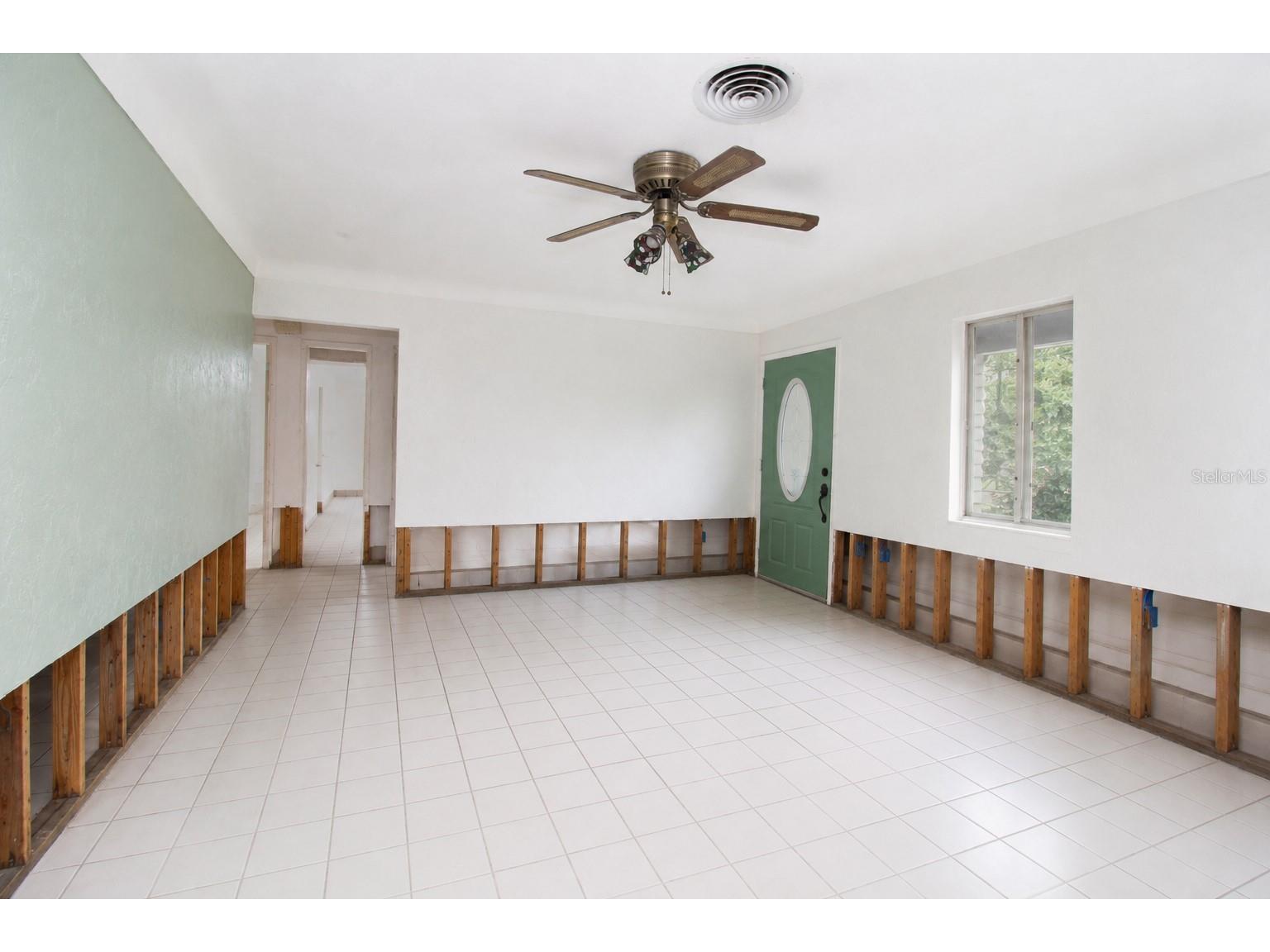 525 Hampton Avenue NE Saint Petersburg FL 33703 TB8525645 image5