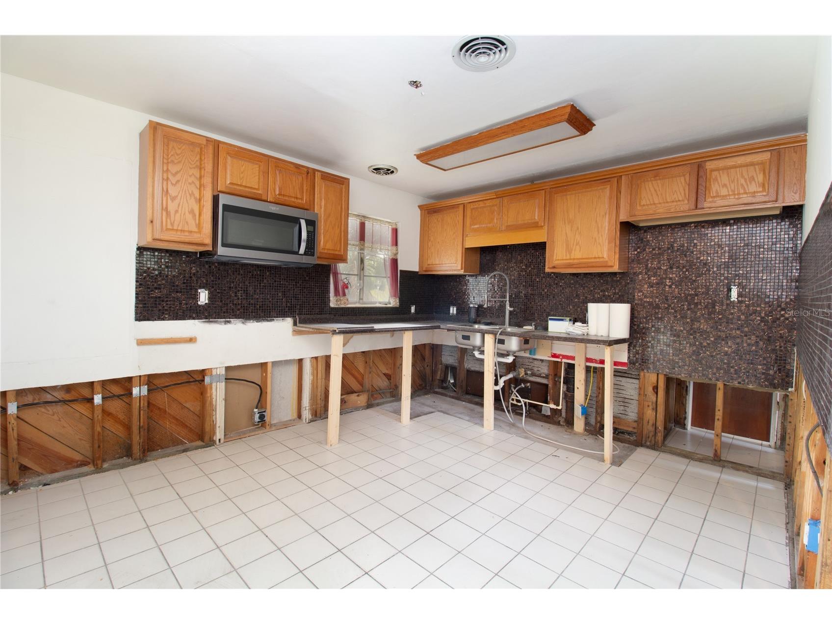 525 Hampton Avenue NE Saint Petersburg FL 33703 TB8525645 image6
