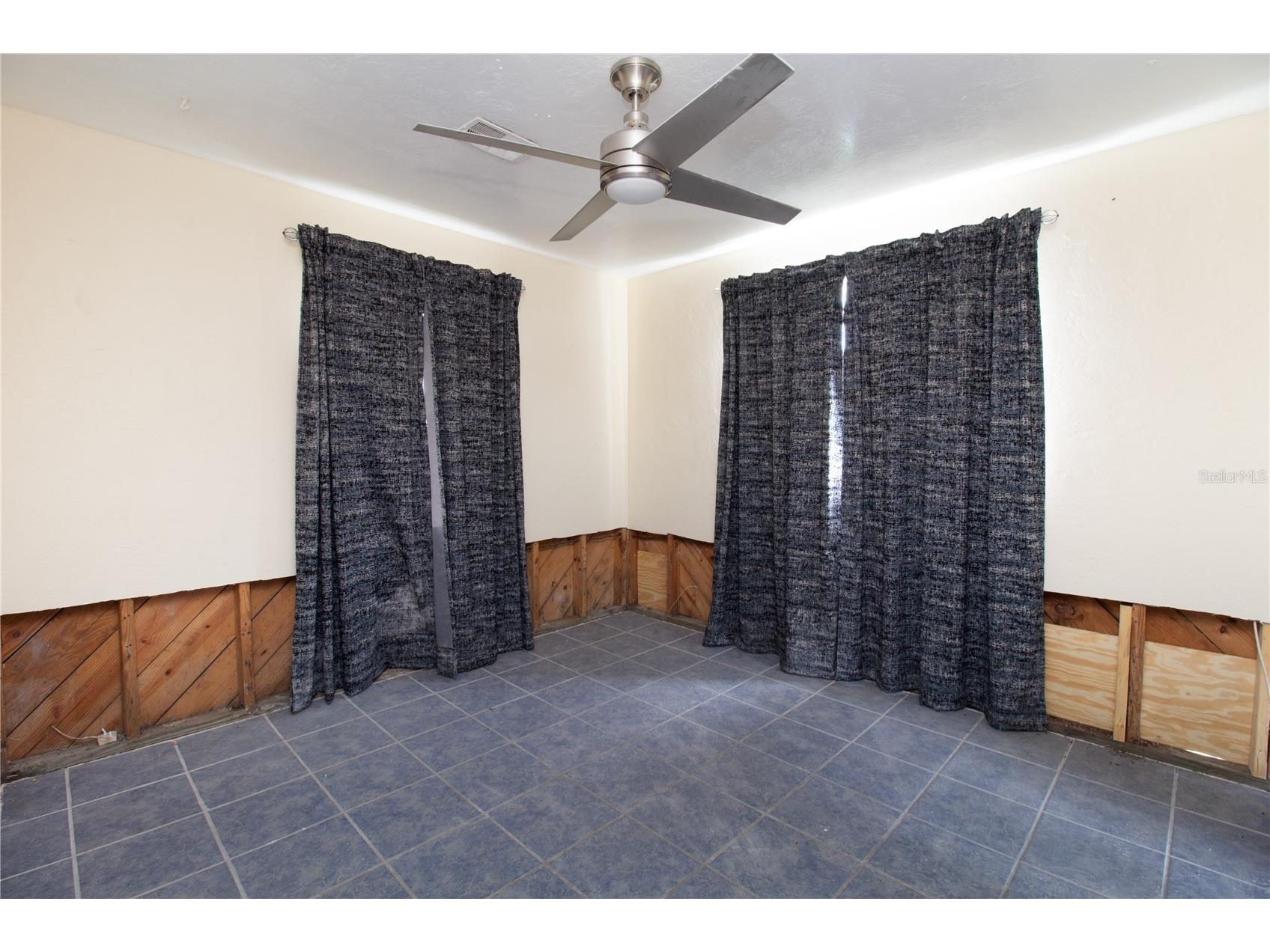 525 Hampton Avenue NE Saint Petersburg FL 33703 TB8525645 image8