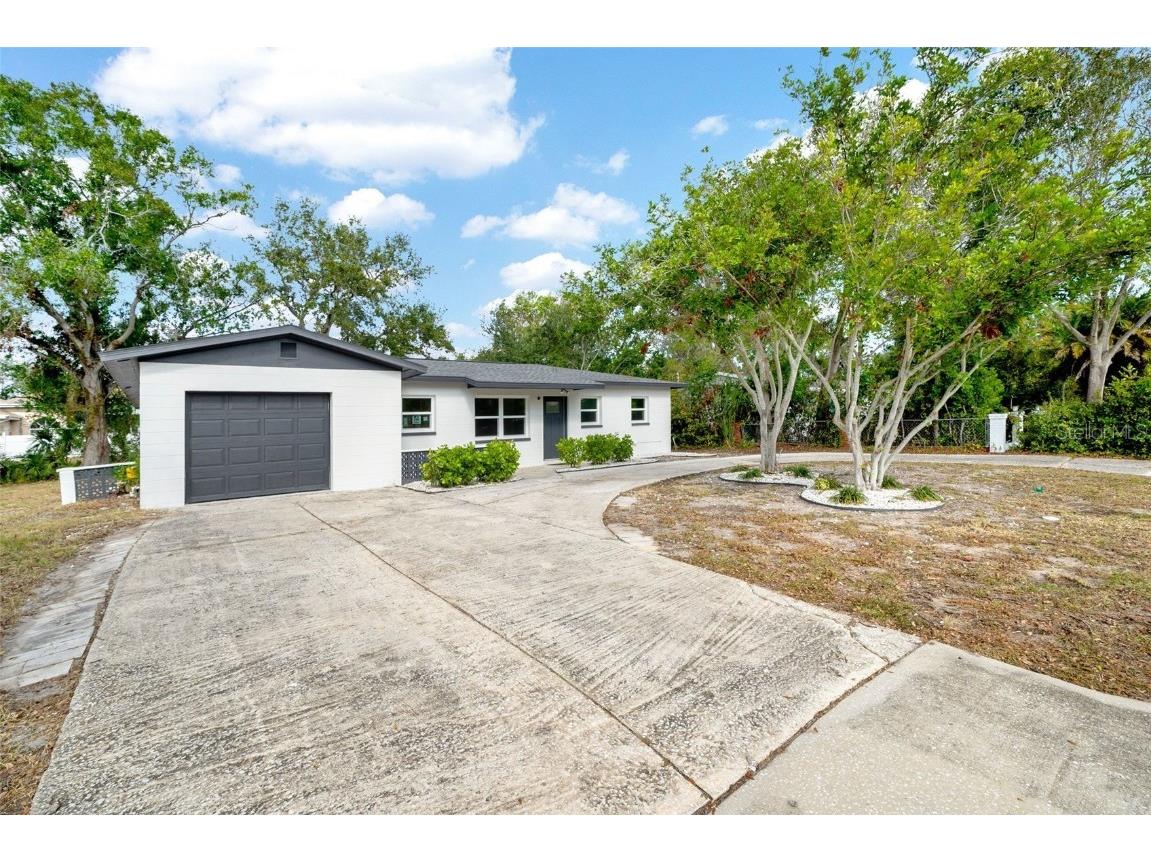 525 Hillside Drive S Saint Petersburg FL 33705 A4632009 image1