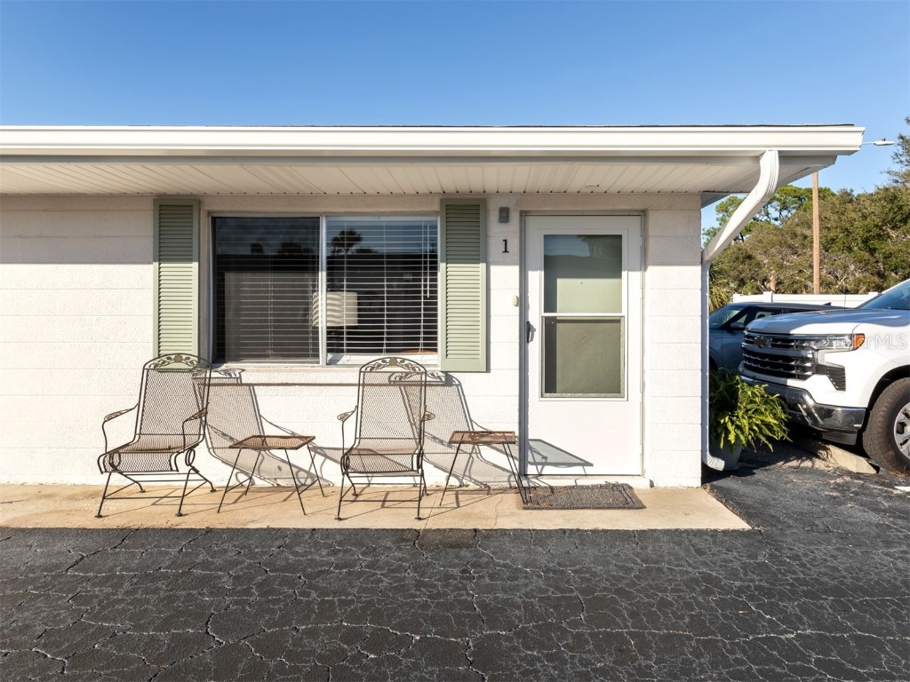 525 Manatee Court #1 Venice FL 34285 N6130205 image1