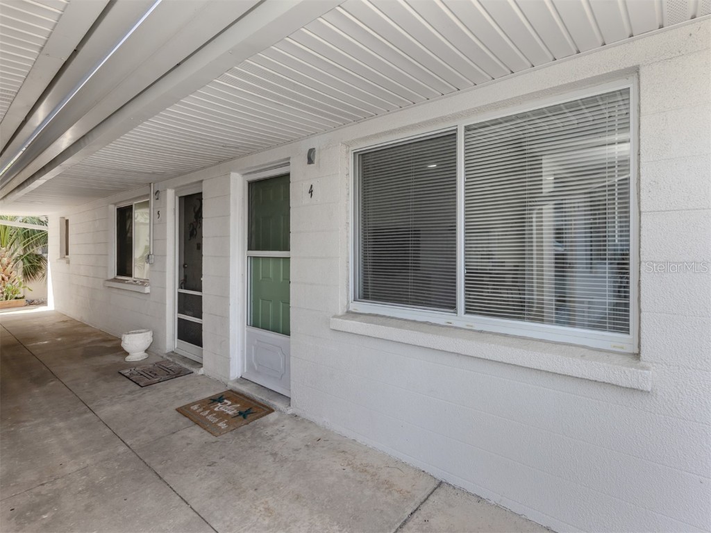 525 Manatee Court #4 Venice FL 34285 N6136842 image1