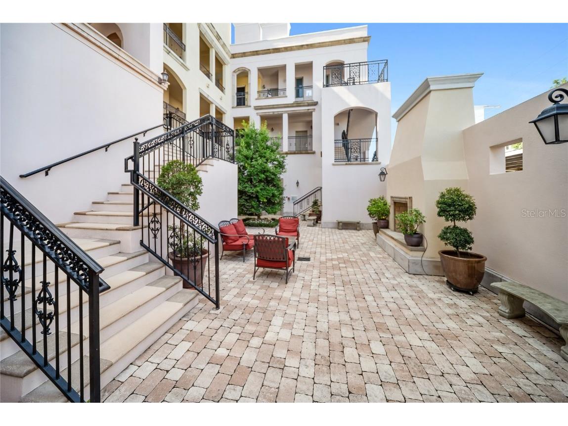 525 N Orange Avenue #302 Sarasota FL 34236 A4654803 image1