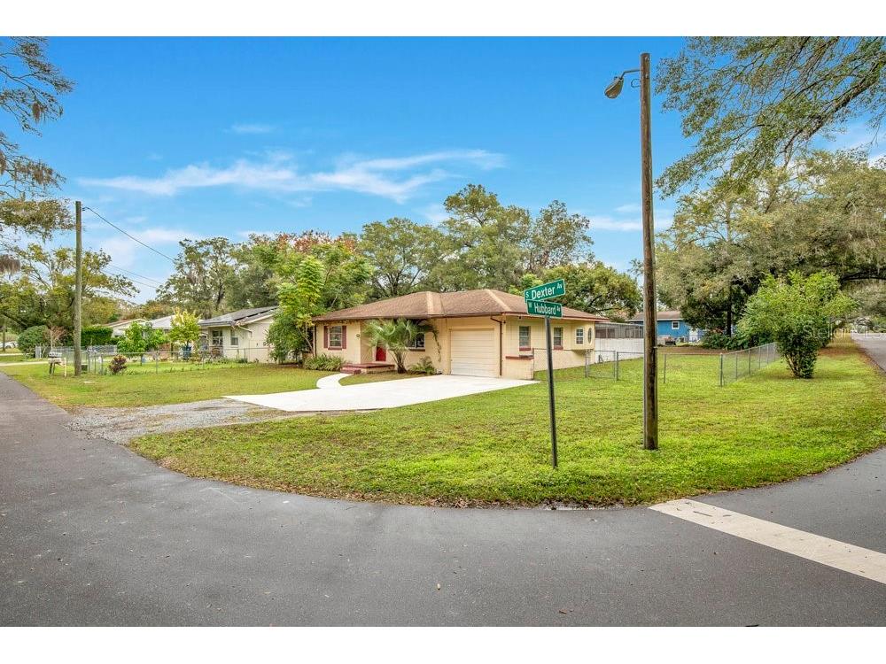 525 S Dexter Avenue Deland FL 32720 V4946149 image2