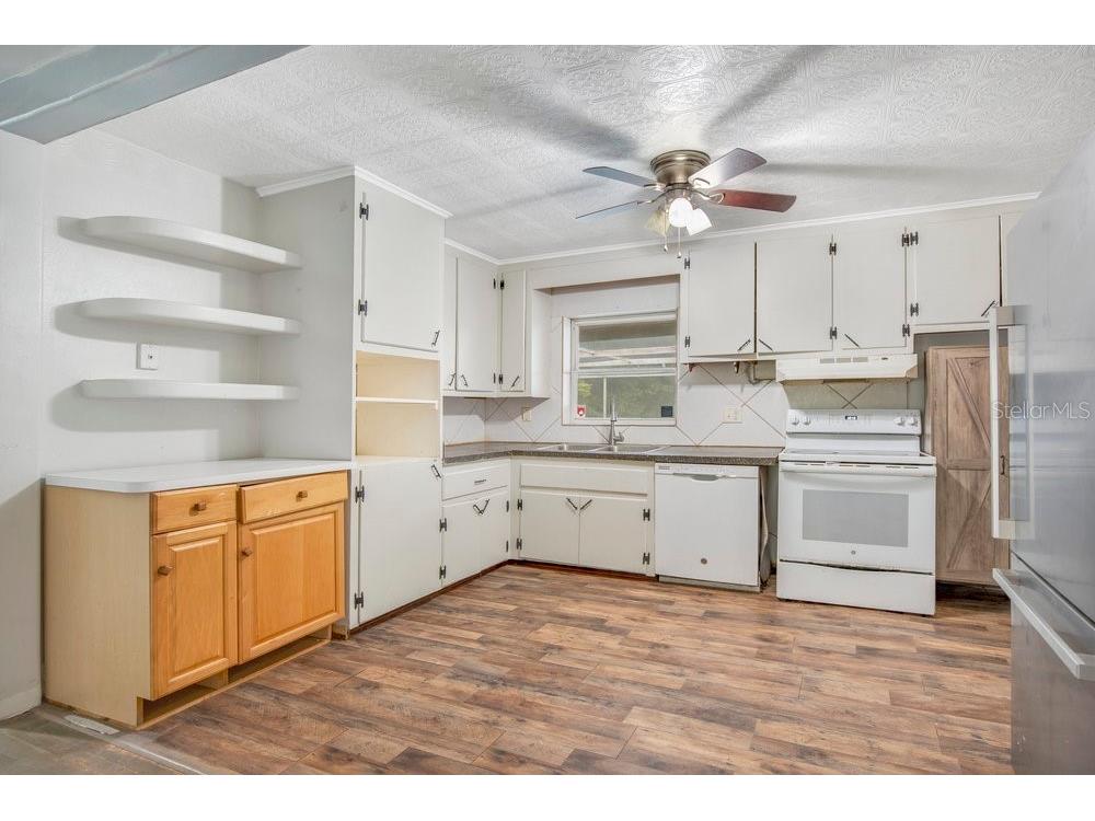 525 S Dexter Avenue Deland FL 32720 V4946149 image8