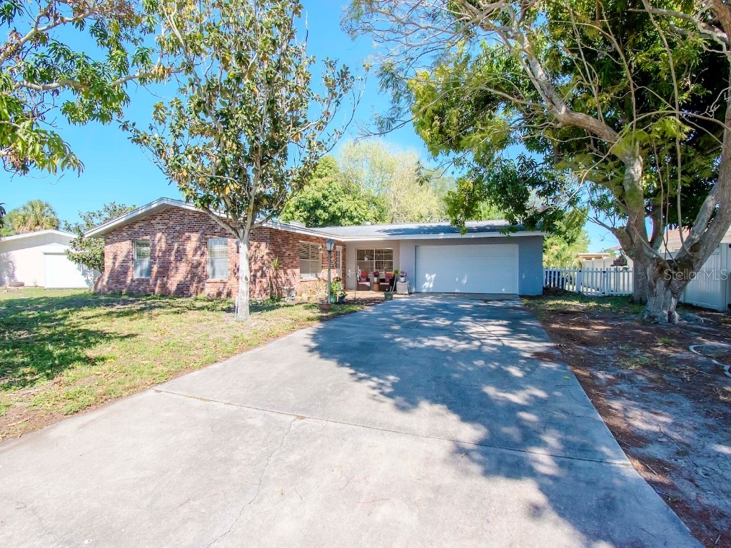 525 Saint Andrews Drive Sarasota FL 34243 A4606439 image1