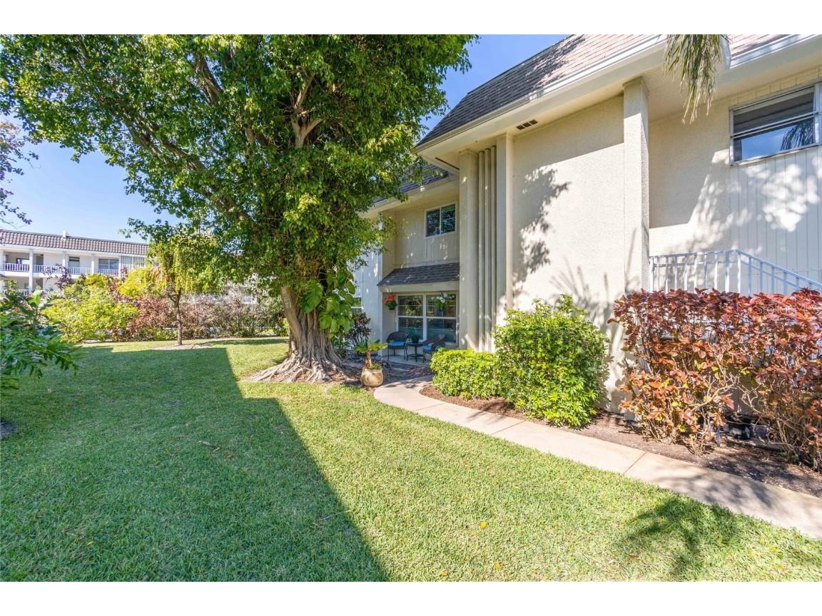 525 Sutton Place Longboat Key FL 34228 A4560415 image1