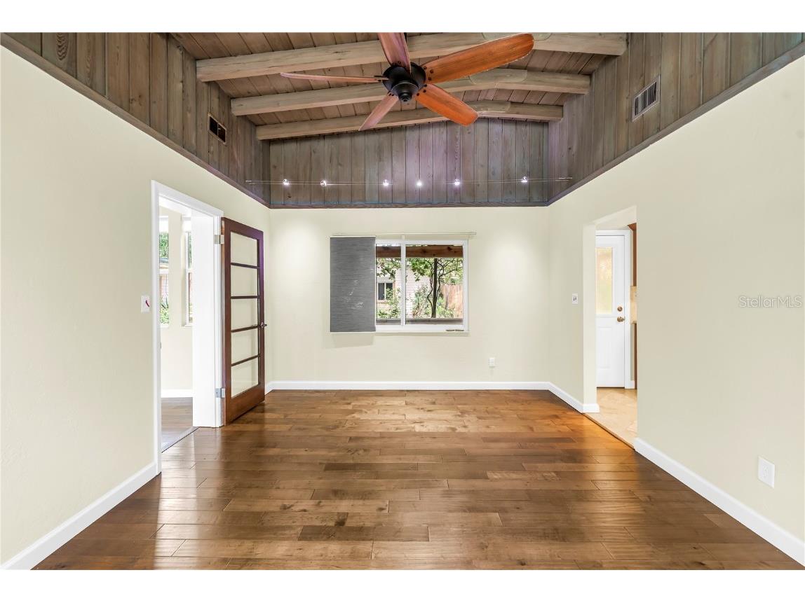 525 Villagrande Avenue S Saint Petersburg FL 33707 TB8428239 image14