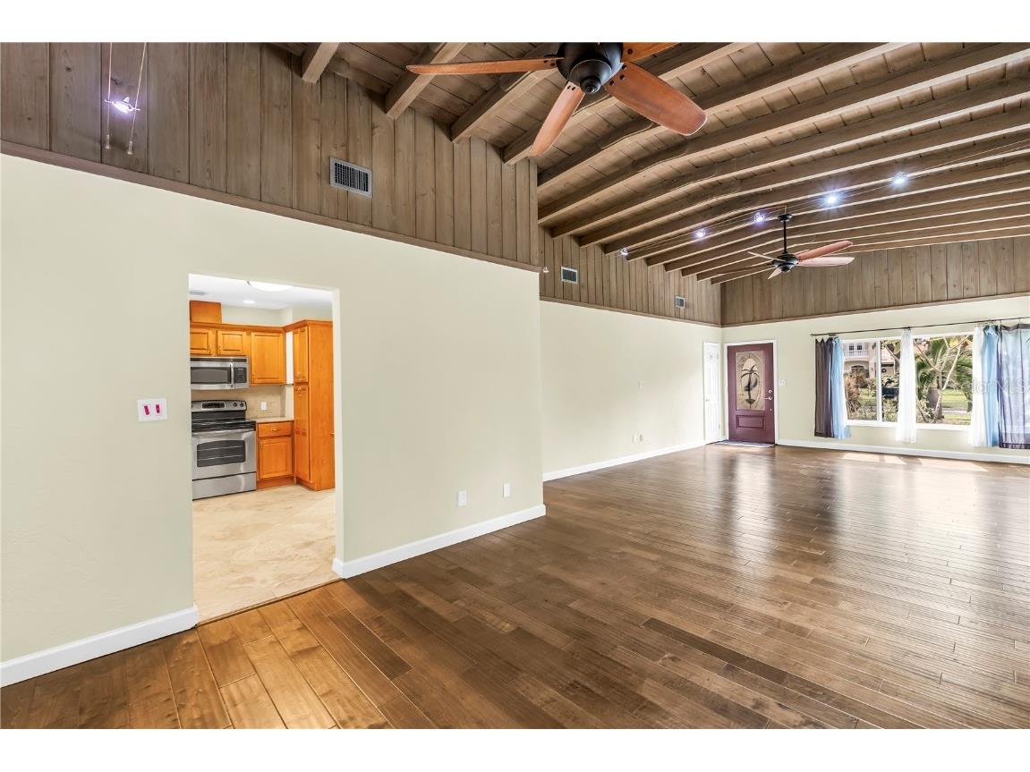 525 Villagrande Avenue S Saint Petersburg FL 33707 TB8428239 image16