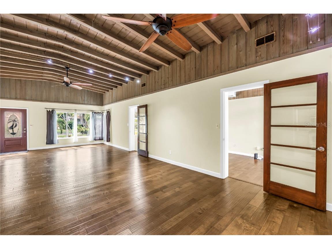 525 Villagrande Avenue S Saint Petersburg FL 33707 TB8428239 image17