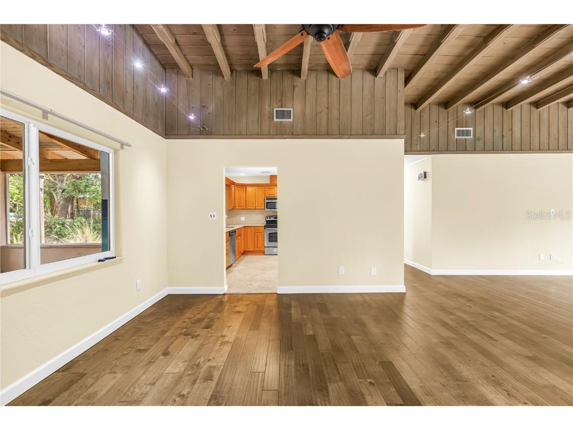 525 Villagrande Avenue S Saint Petersburg FL 33707 TB8428239 image18