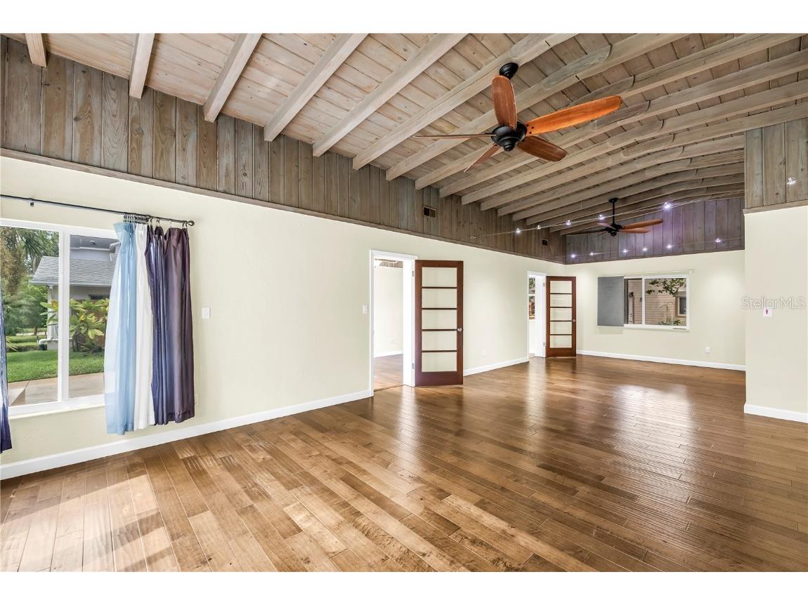 525 Villagrande Avenue S Saint Petersburg FL 33707 TB8428239 image4