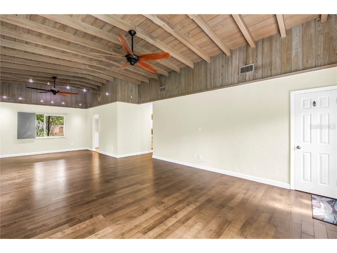 525 Villagrande Avenue S Saint Petersburg FL 33707 TB8428239 image5