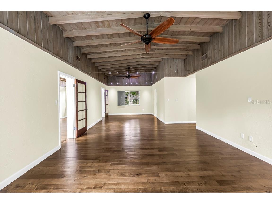 525 Villagrande Avenue S Saint Petersburg FL 33707 TB8428239 image9