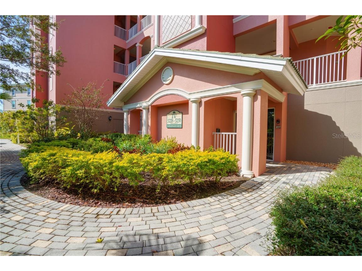 5250 Manorwood Drive #4A Sarasota FL 34235 A4638115 image1
