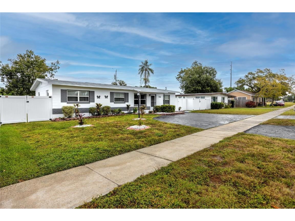 5251 54th Avenue N Saint Petersburg FL 33709 U8180851 image1