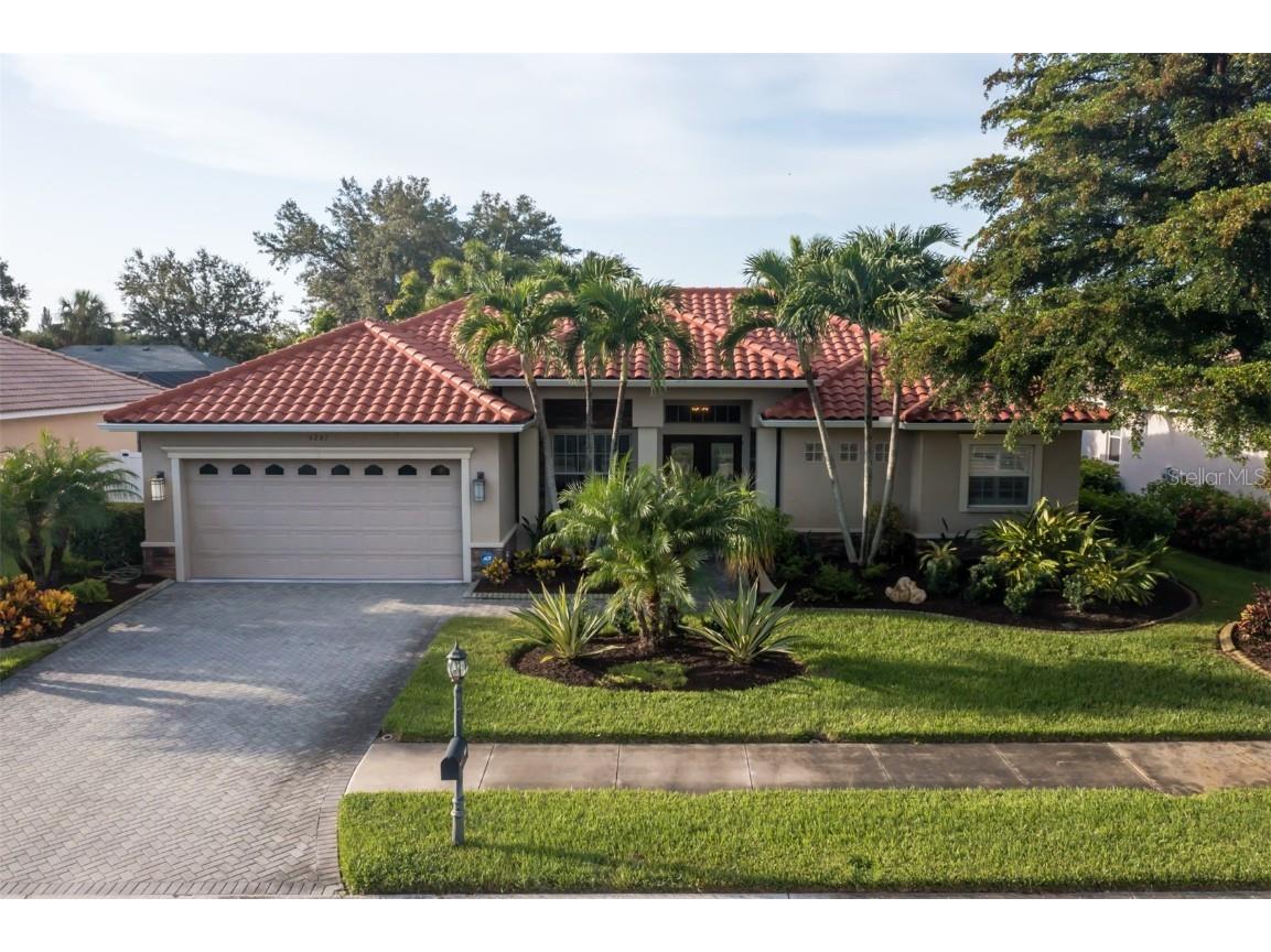 5251 Benjamin Lane Sarasota FL 34233 A4577884 image1
