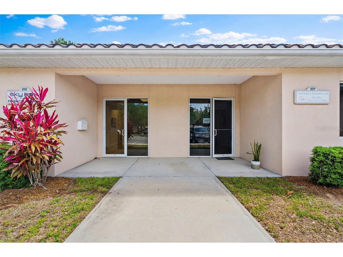 5255 Office Park Boulevard #108 Bradenton FL 34203 A4567230 image1
