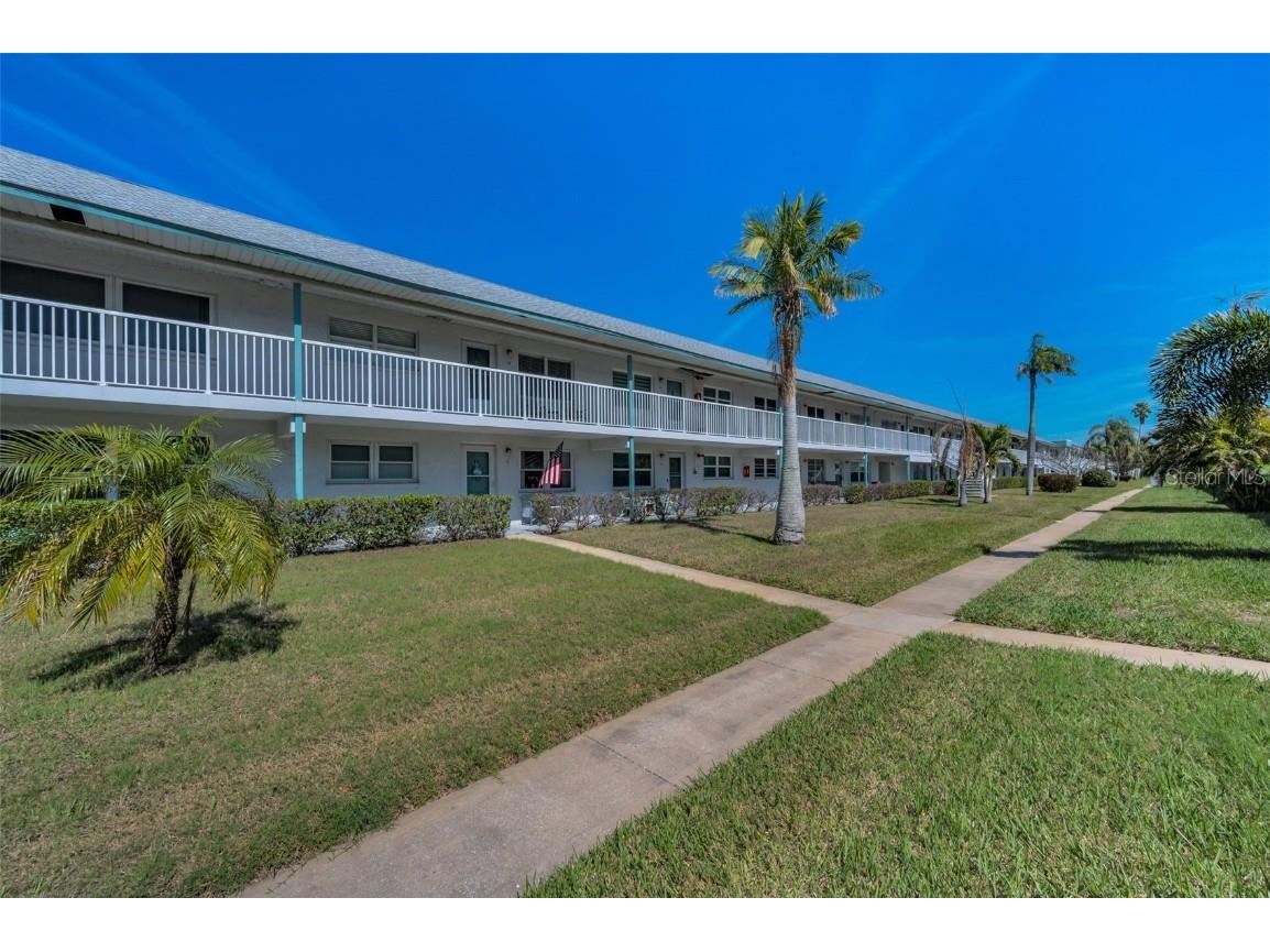 5257 81st Lane N #16 Saint Petersburg FL 33709 TB8343571 image2