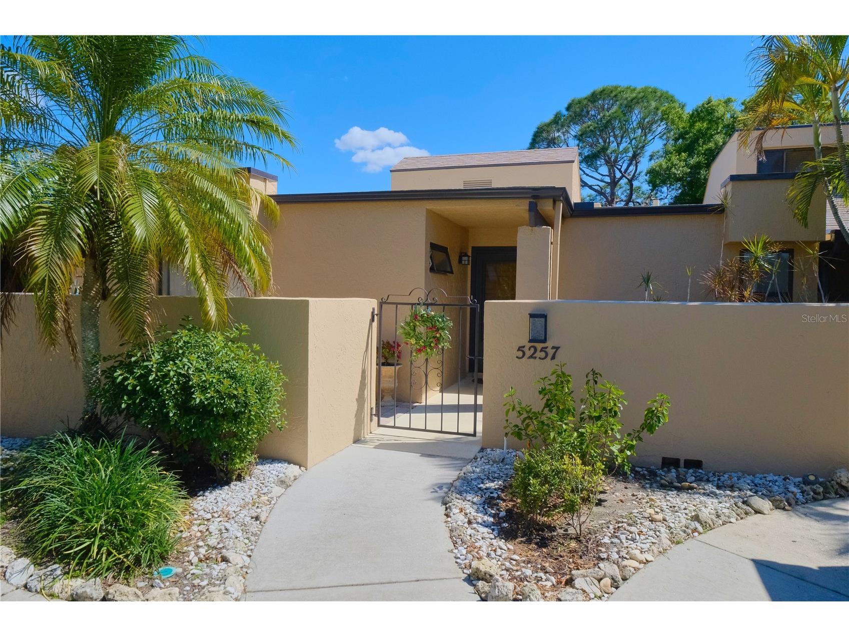 5257 Myrtle Way #29 Sarasota FL 34235 A4687062 image1