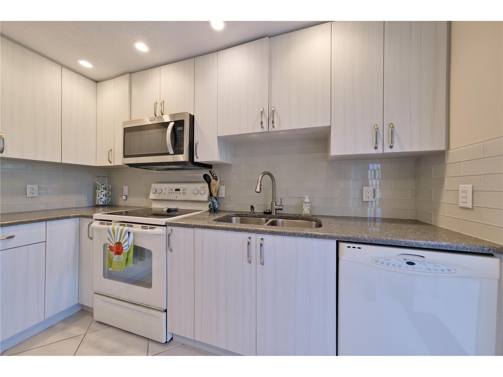 5257 Myrtle Way #29 Sarasota FL 34235 A4687062 image8