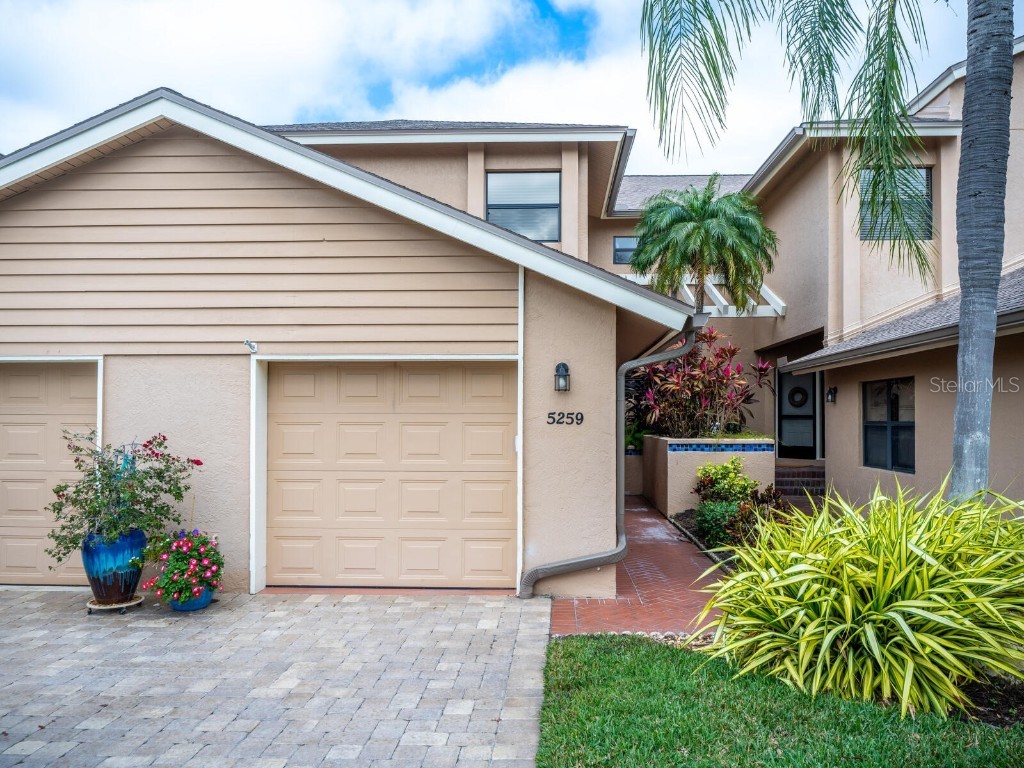 5259 Heron Way #103 Sarasota FL 34231 A4581783 image1