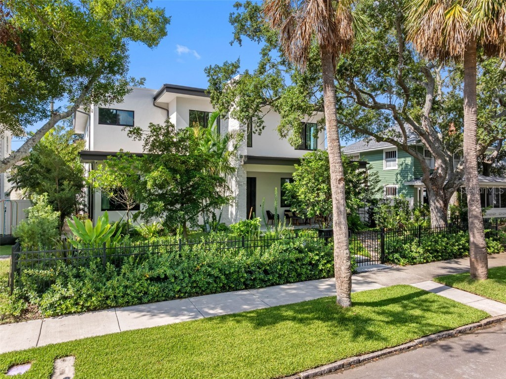 526 16th Avenue NE Saint Petersburg FL 33704 TB8405897 image1