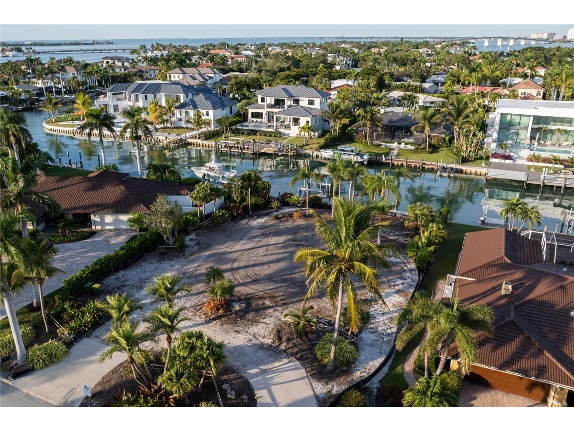 526 N Spoonbill Drive Sarasota FL 34236 A4673308 image1