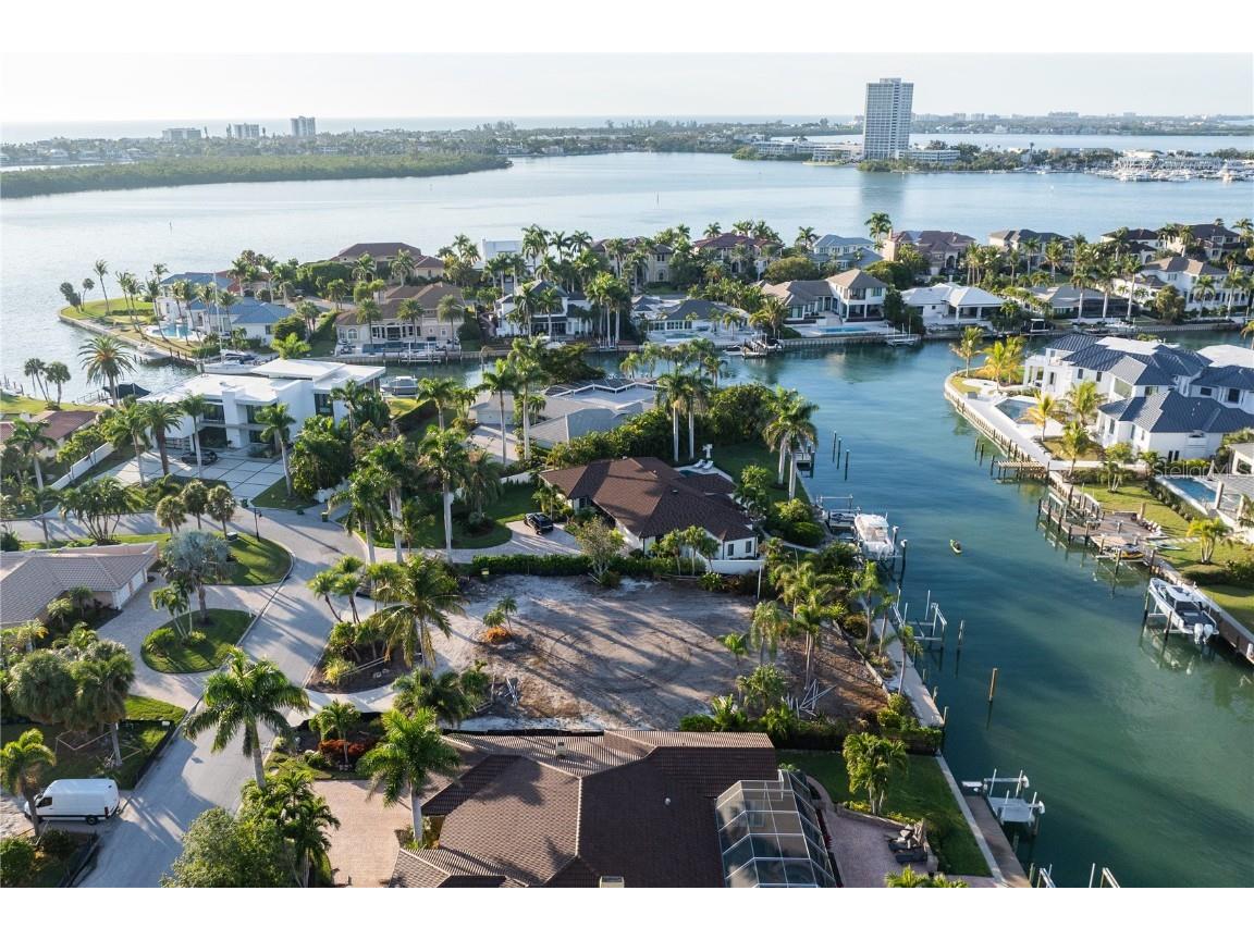 526 N Spoonbill Drive Sarasota FL 34236 A4673308 image2