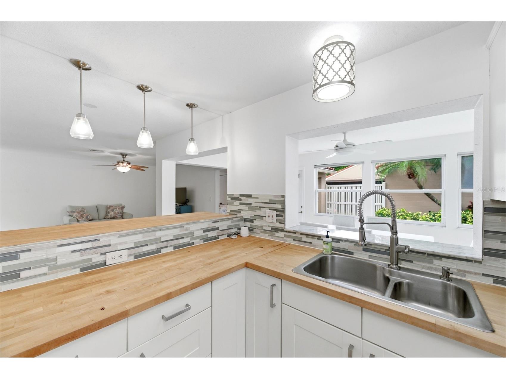 526 St Tropez Circle NE Saint Petersburg FL 33703 TB8486857 image10