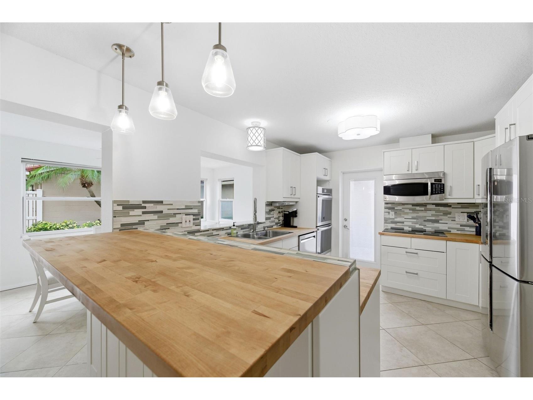 526 St Tropez Circle NE Saint Petersburg FL 33703 TB8486857 image11