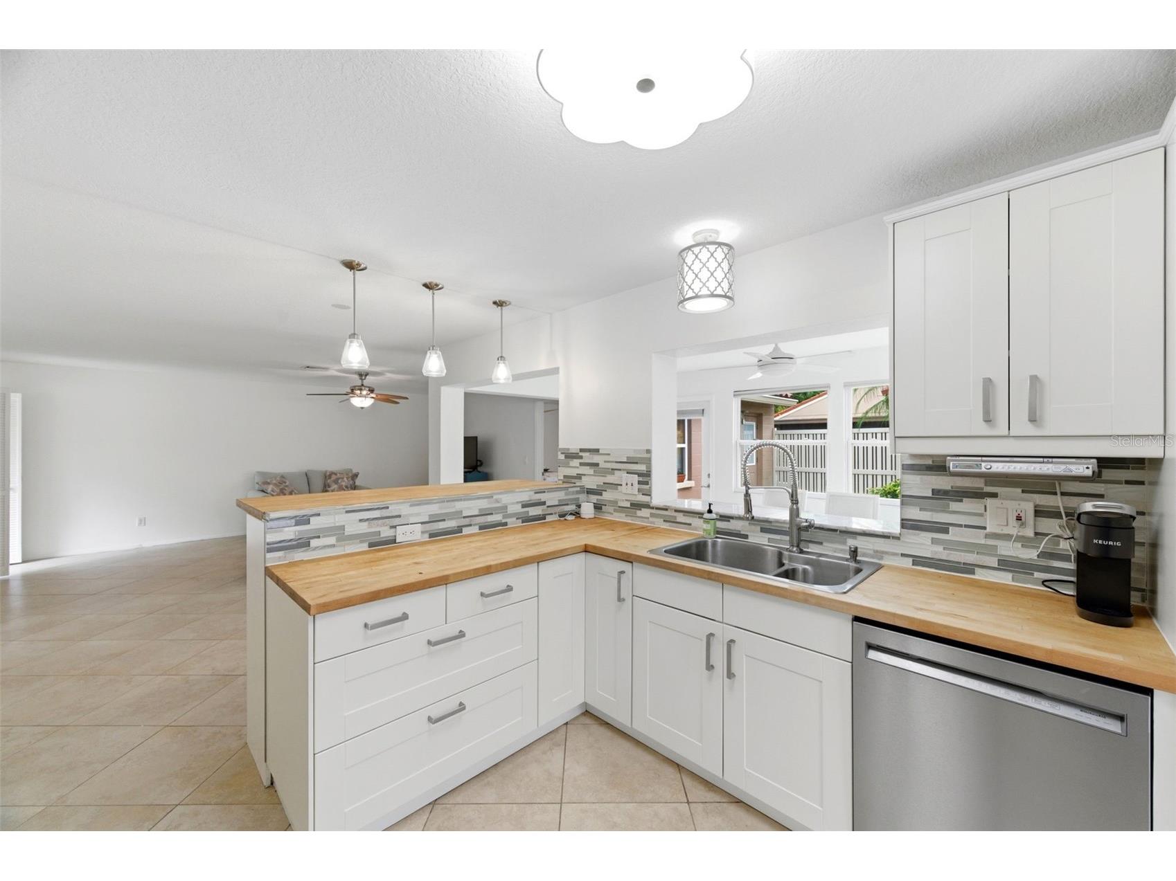 526 St Tropez Circle NE Saint Petersburg FL 33703 TB8486857 image13
