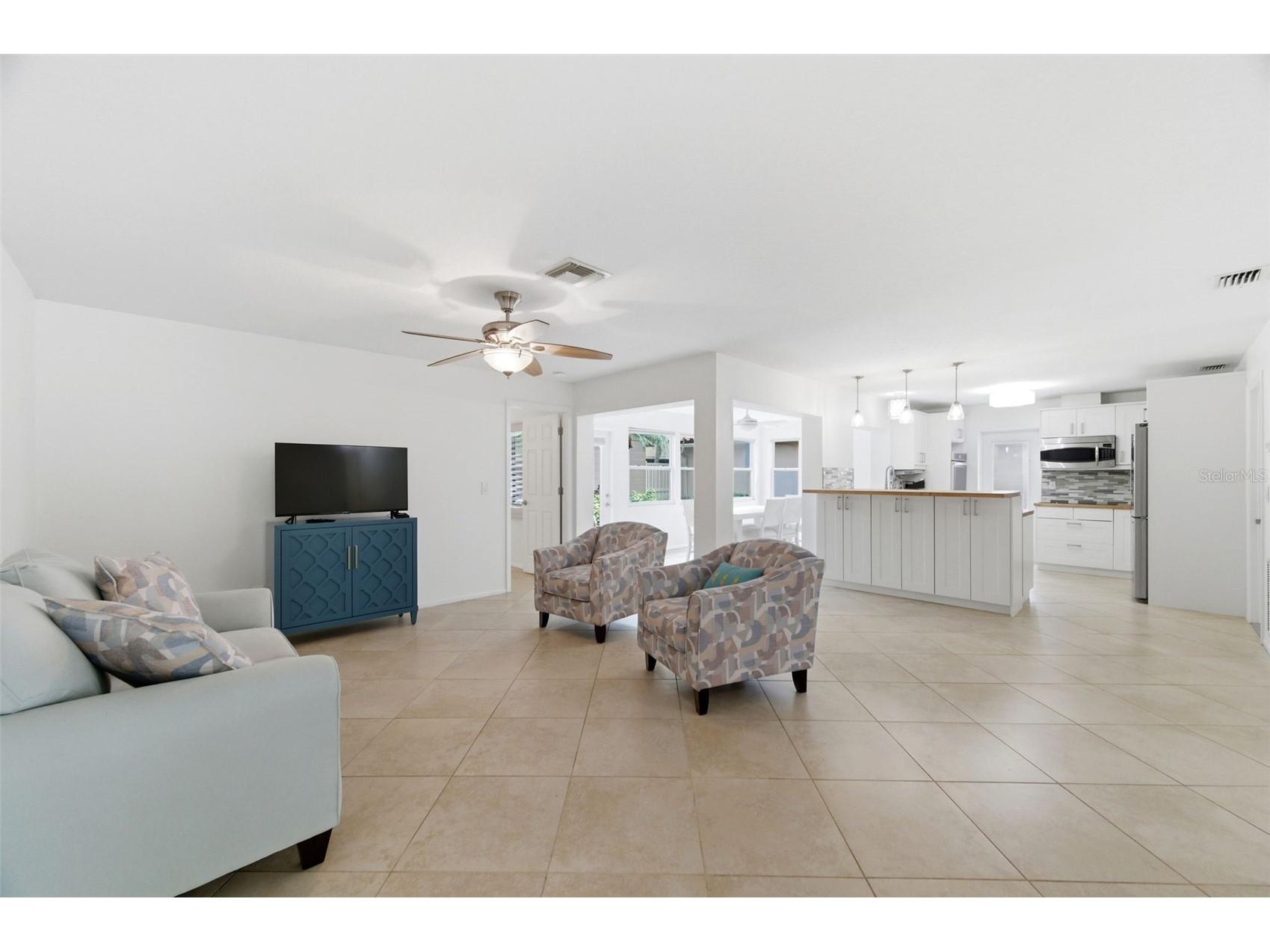 526 St Tropez Circle NE Saint Petersburg FL 33703 TB8486857 image5
