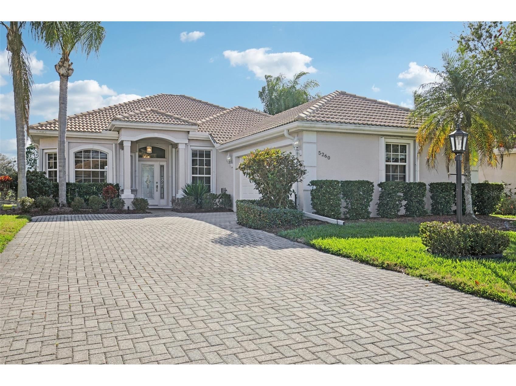 5260 Highbury Circle Sarasota FL 34238 A4683186 image1