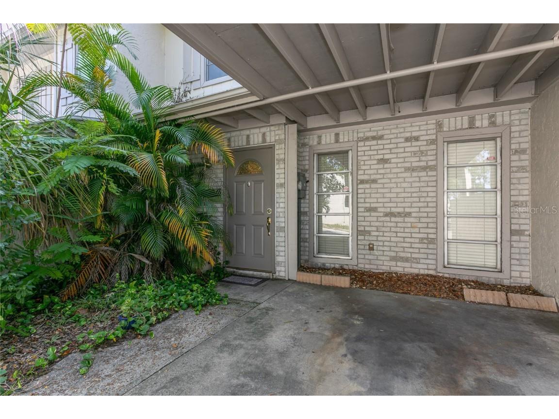 5262 Tennis Court Circle #6 Tampa FL 33617 T3510245 image1