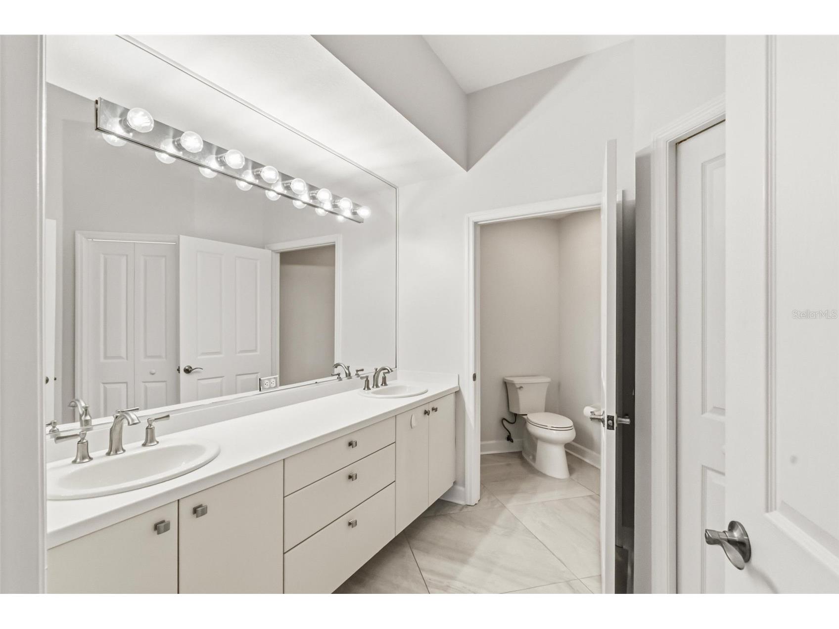 5264 Bouchard Circle #102 Sarasota FL 34238 A4680309 image12