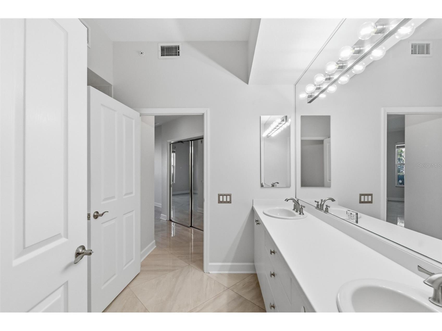 5264 Bouchard Circle #102 Sarasota FL 34238 A4680309 image13
