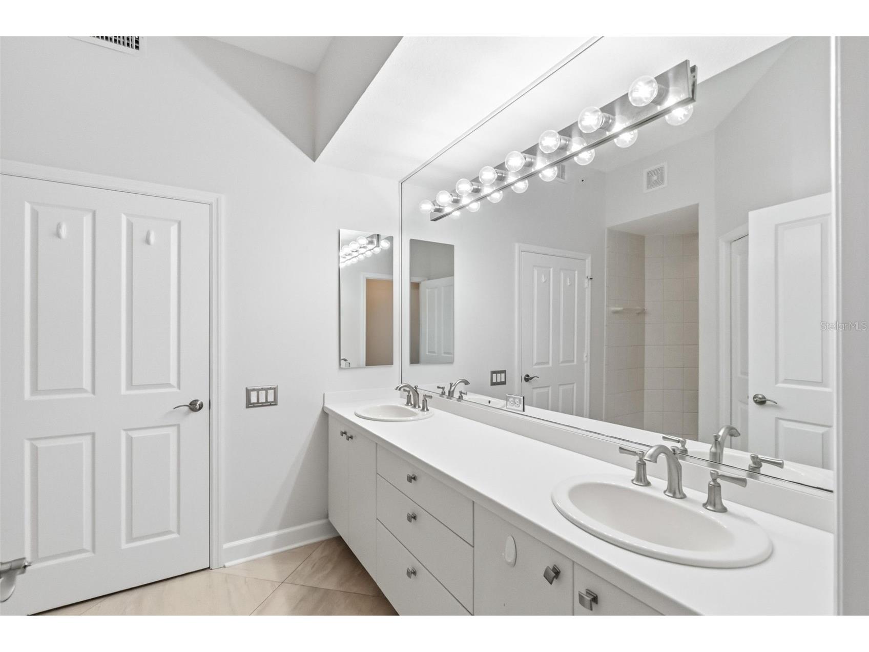 5264 Bouchard Circle #102 Sarasota FL 34238 A4680309 image14