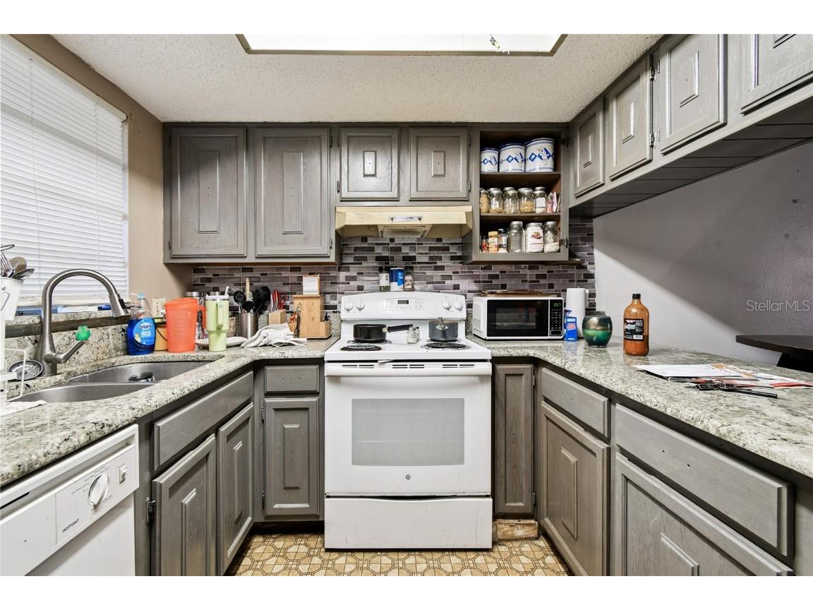 5264 Tennis Court Circle #5 Tampa FL 33617 TB8436609 image5