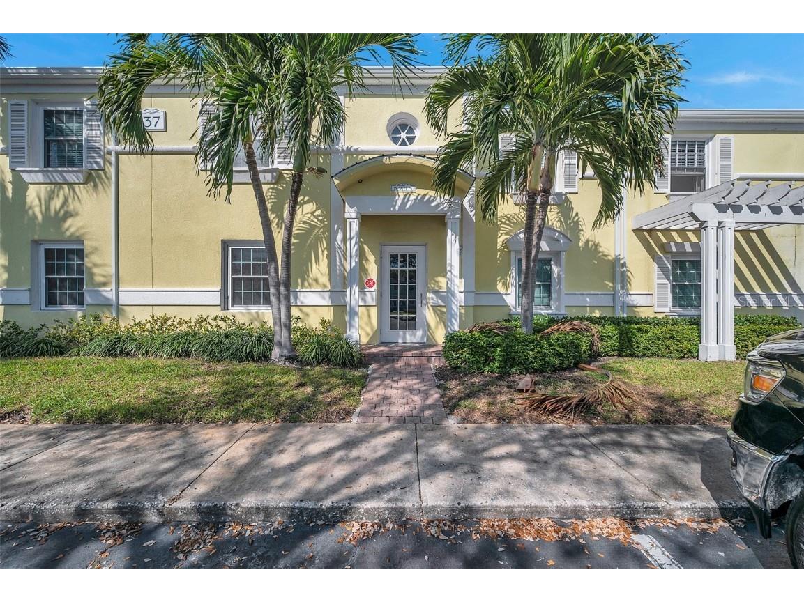 5265 Beach Drive SE #A Saint Petersburg FL 33705 - LITTLE BAYOU U8186929 image1